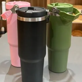 copo com canudo isotermico 850ml